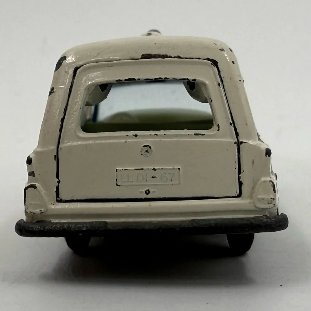 Lesney Matchbox #3 Mercedes Benz‎ Binz Ambulance Regular Wheel 1968 Vintage